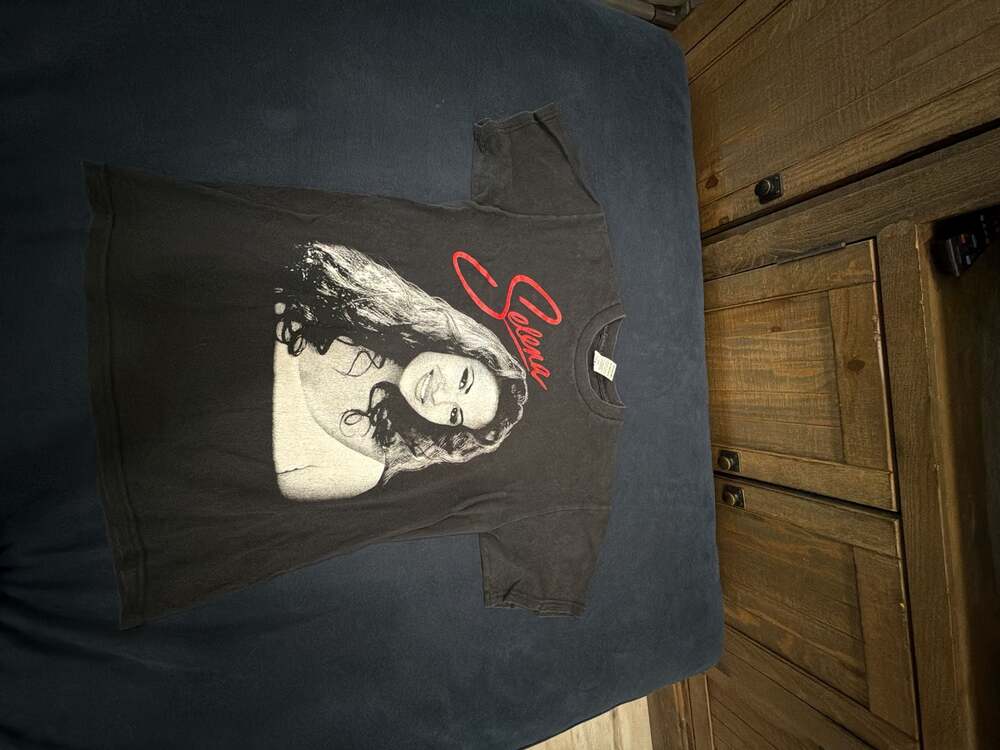 Selena Quintanilla Portrait Graphic T-Shirt